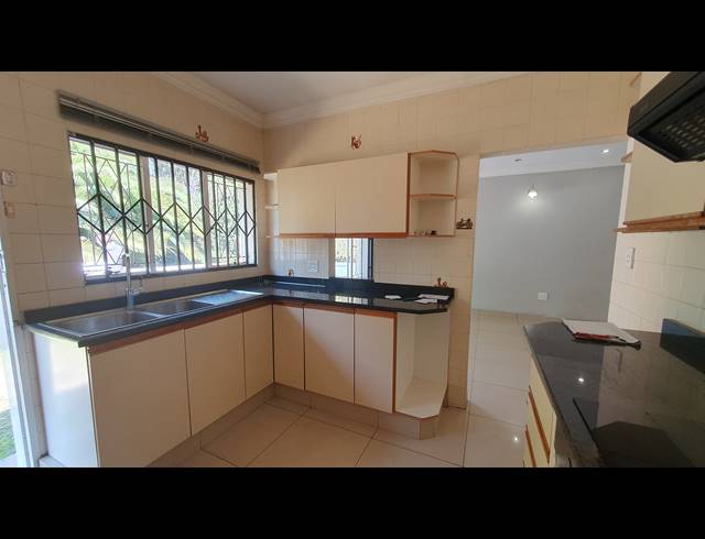 3 BEDROOM FREEHOLD FOR SALE IN BRACKENDOWNS